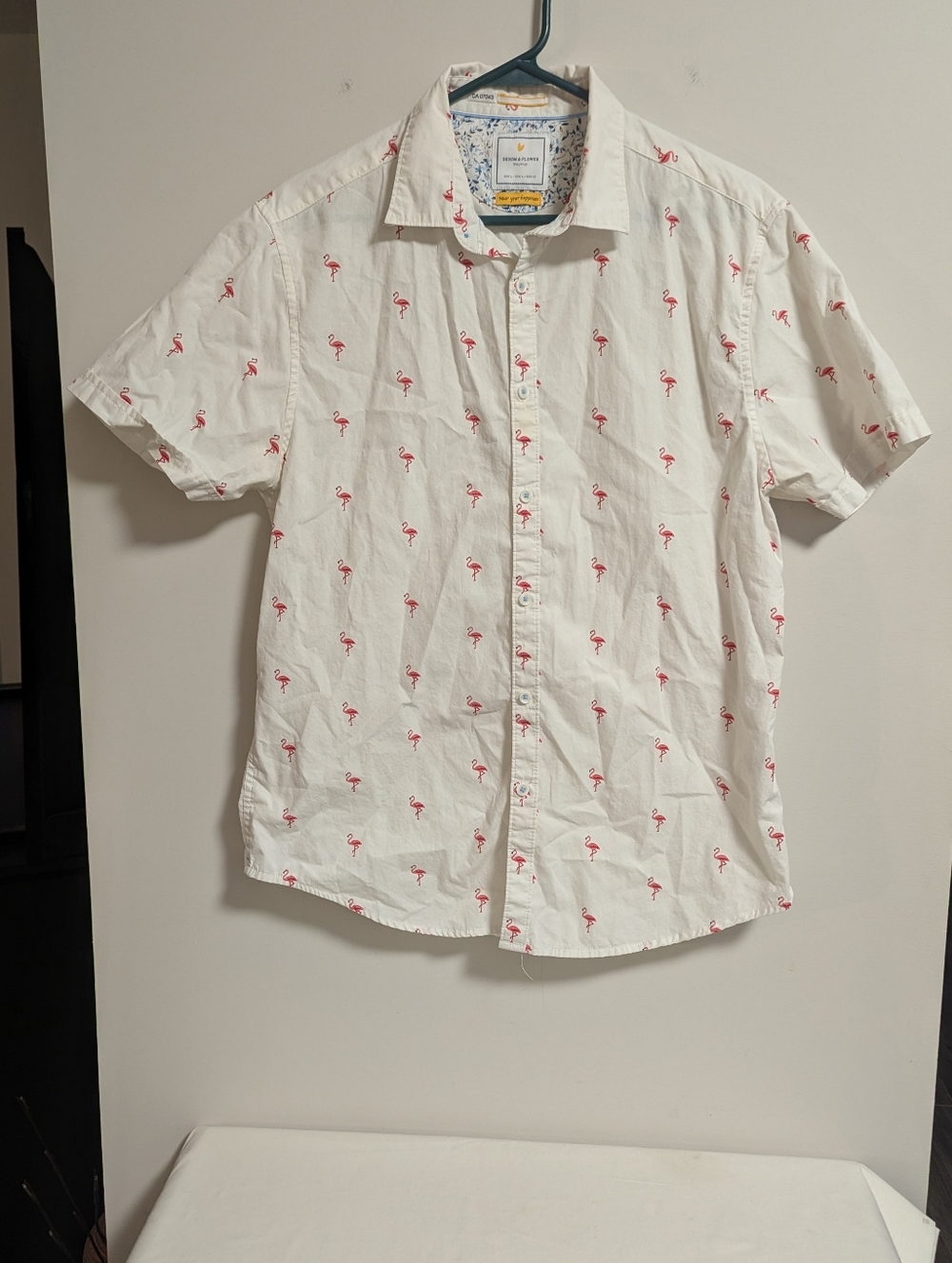 Denim and Flower flamingo novelty print button down short sleeve slim fit Large.